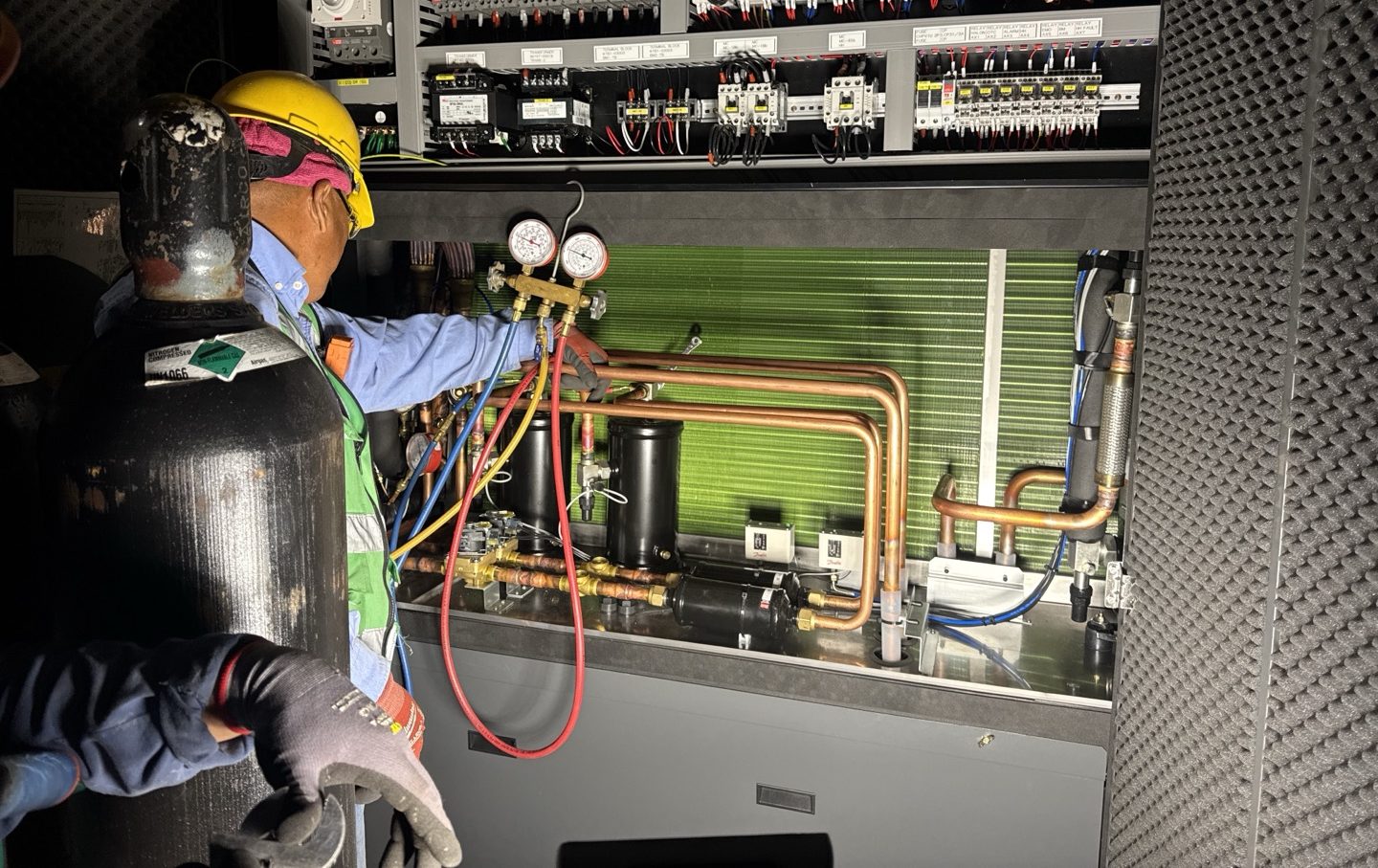 Refrigerant charging and piping hook-up at a CRAC unit