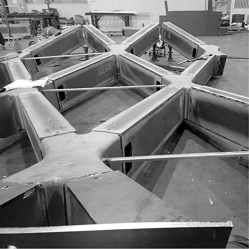 The connection between digital design and physical fabrication ensures that every facade element is produced from the de