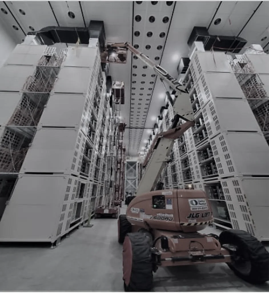 Cable tray and power distribution