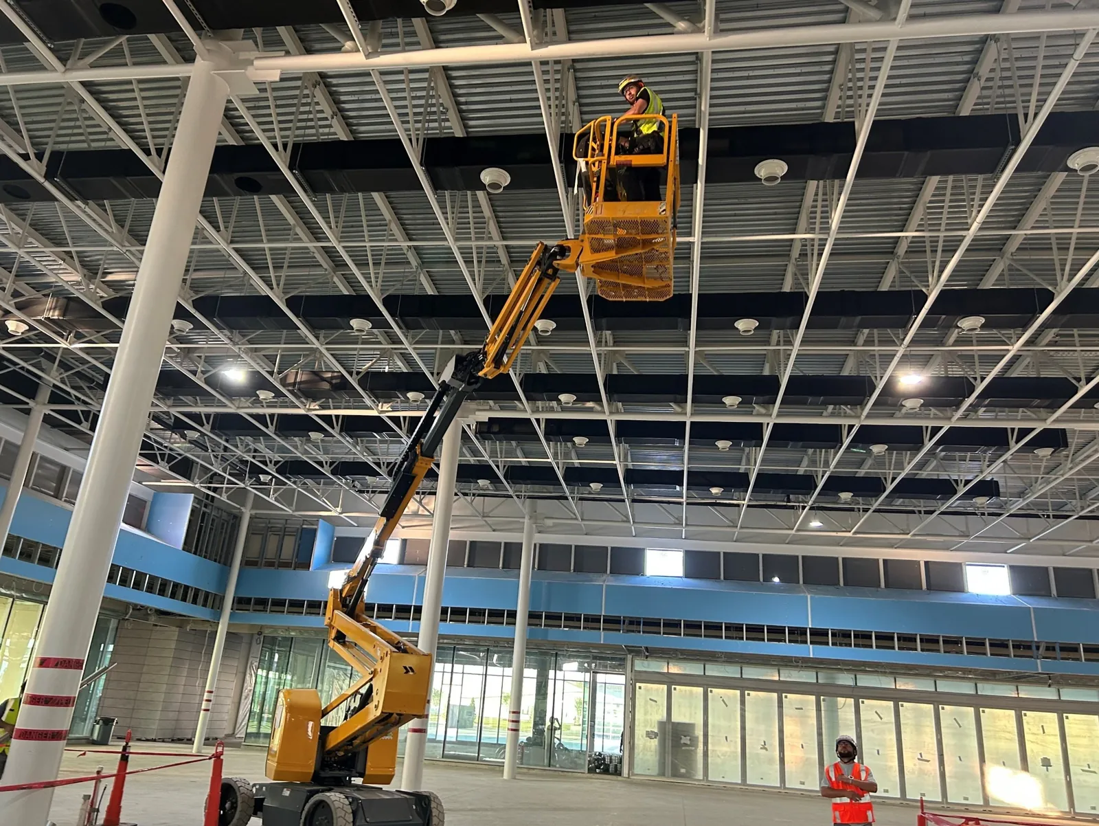 Boom lift under the roof deck, HMGMA Exhibition Hall