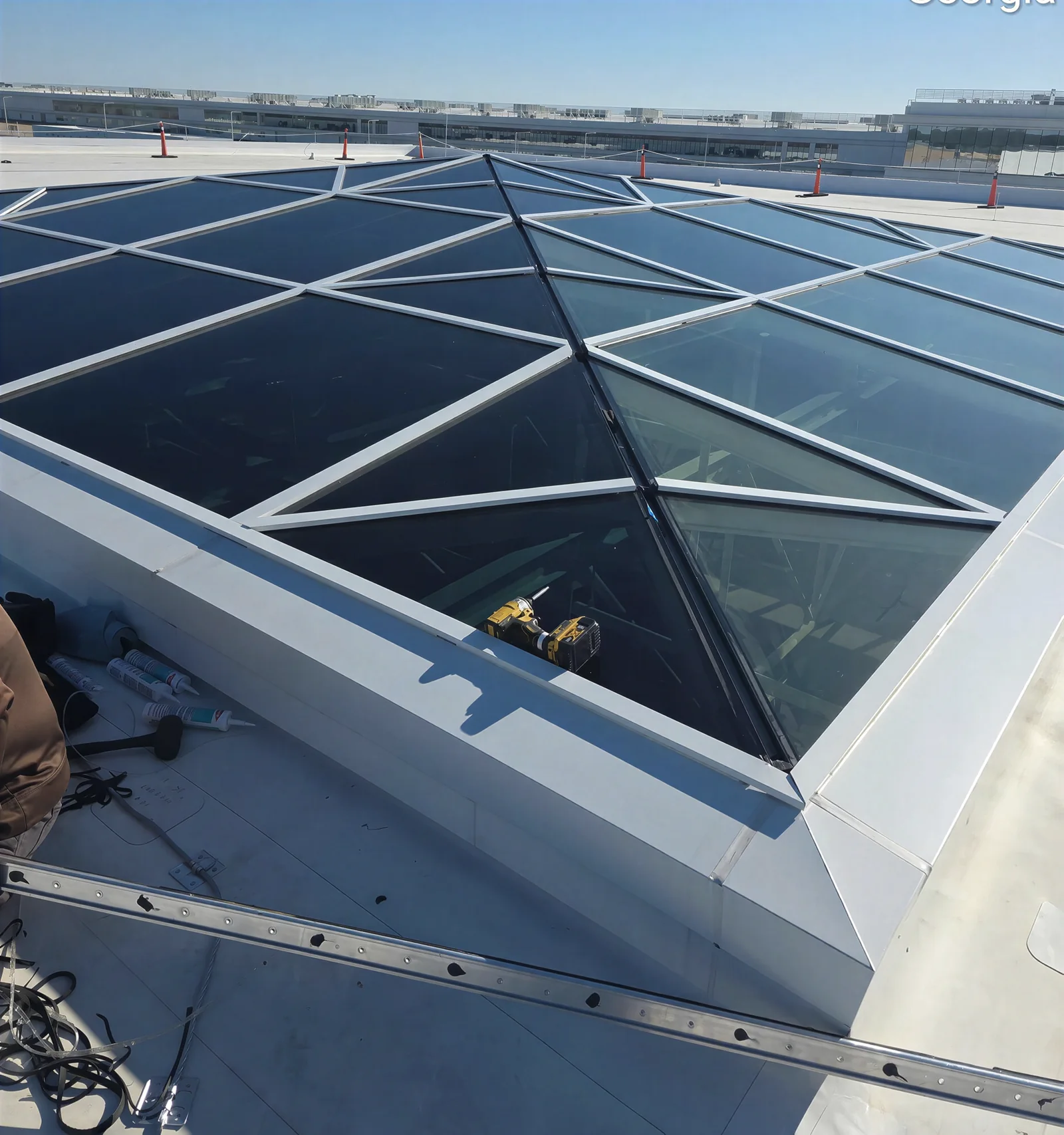 Pyramid skylight glazing, roof level